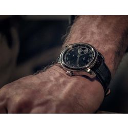 Lightning / Russian mechanical wrist watch Tribute 1984 0050101-2.0-m