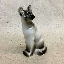 Figurine porcelain "Siamese Cat"