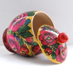 Bank wooden yellow polkhovskiy Maydan