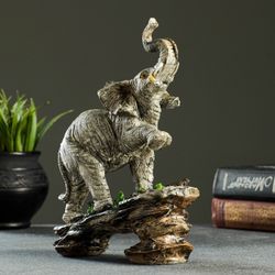 Хорошие сувениры / Figure "Elephant on a stone"