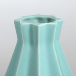 Керамика ручной работы / Table vase "Origami No. 1" 21 cm