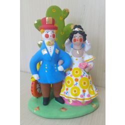 Дымковская глиняная игрушка / Figurine "Wedding couple with a cactus"