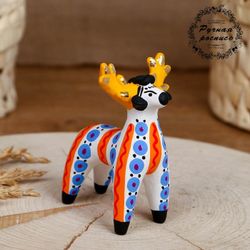 Дымковская глиняная игрушка / Figurine "Deer with blue spots"
