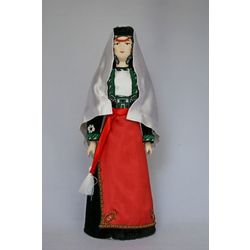 Потешный промысел / Bambola ricordo in porcellana "Armenia. Costume tradizionale femminile, fine XIX - inizio XX secolo"