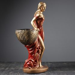 Хорошие сувениры / Figura con vasi "Ragazza con cesto"