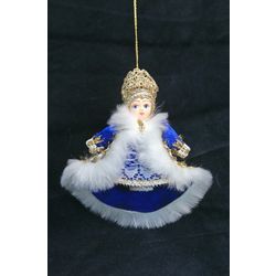Потешный промысел / Porcelain souvenir doll pendant "Boyarynya in winter dress"