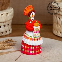 Дымковская глиняная игрушка / Figurine "Lady with Bread"