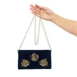 Торжокские золотошвеи / Velvet clutch "Scent of spring"