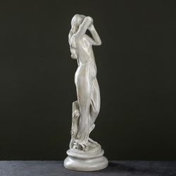 Хорошие сувениры / Figure "Girl with raised arms"