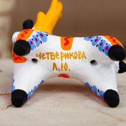 Дымковская глиняная игрушка / Figurine "Deer with blue spots"