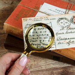 Семейные традиции / Plastic magnifying glass with "Dollar" sticker