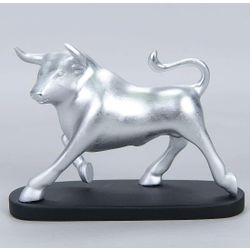 Vernissage of History / Bull on a stand