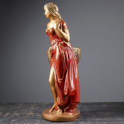 Хорошие сувениры / Figura con vasi "Ragazza con cesto"