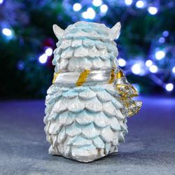 Хорошие сувениры / Figure "Owl with a gift"