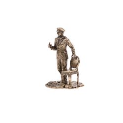Золотая антилопа / Figurine "Ostap Bender with a chair"