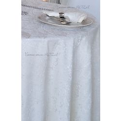 Tablecloth with lace on the Louvre