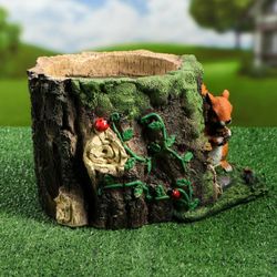 Керамика ручной работы / Figured planter "Stump with a squirrel" 20 cm