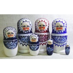 Cô Số 14 tuyết 5 búp bê