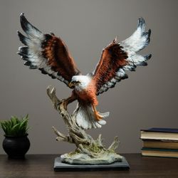 Хорошие сувениры / Flying eagle figure