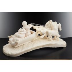 Тобольская фабрика художественных косторезных изделий / Tobolsk factory of artistic bone-carving products / Sculpture "Winter winter"
