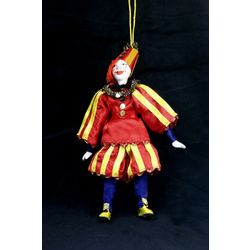 Потешный промысел / Кукла-подвеска сувенирная фарфоровая "Клоун в полосатом наряде. Сценический персонаж."