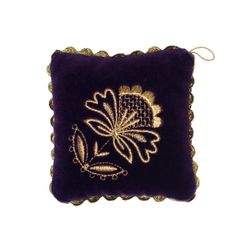 Торжокские золотошвеи / Needle cushion "Needlewoman"