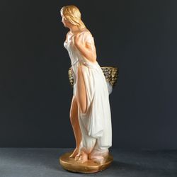 Хорошие сувениры / Figure with pots "Girl with a basket"