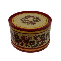 Беломорские узоры / Wooden box with a lid "Boretskaya List" round with patterns of flowers 17.5 cm