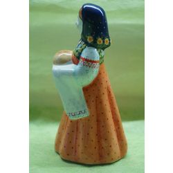 Ярославская майолика / Figurine "Girl with a loaf"