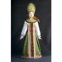 Потешный промысел / Boneca de lembrança de porcelana "Norte da Rússia. Traje festivo de menina, séculos 18-19"