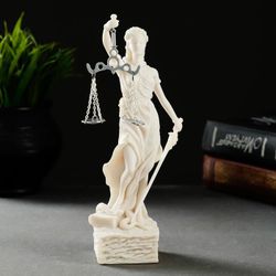Хорошие сувениры / Themis figure
