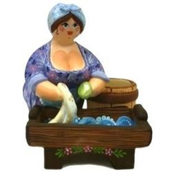 Ковровская глиняная игрушка / Figurine "A young lady washing clothes"