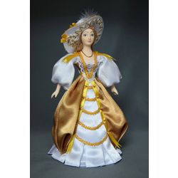 Потешный промысел / Porcelain souvenir doll "European secular costume, 18th century"