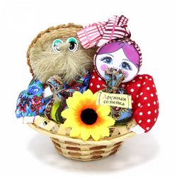 Фабрика Матрешек / Matryoshka Factory / Amicable family А 481