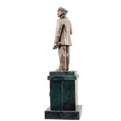 Золотая антилопа / A clock with a statuette of V.I. Lenin on a pedestal