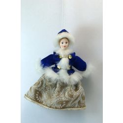 Потешный промысел / Porzellan-Souvenir-Puppenanhänger "Mädchen in Winterkleidung"