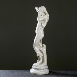 Хорошие сувениры / Figure "Girl with raised arms"