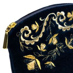 Торжокские золотошвеи / Velvet cosmetic bag "Nefertiti"