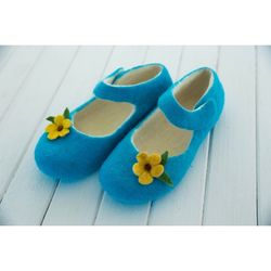 Handmade women's slippers