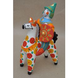 Дымковская глиняная игрушка / Figurine "Hero on a Horse"