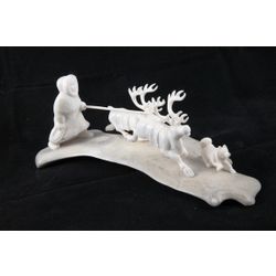 Тобольская фабрика художественных косторезных изделий / Tobolsk Factory of Artistic Bone Carving Products / Sculpture "On the Pasture"
