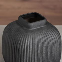 Керамика ручной работы / Table vase "Milan" 18 cm