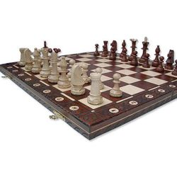 GamesDealer / Echecs "Consul" (Pologne, bois, 48x24x6cm), Madon