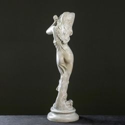 Хорошие сувениры / Figure "Girl with raised arms"
