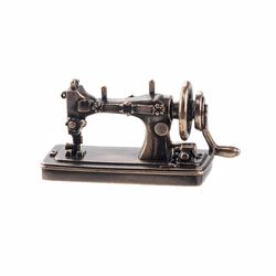 Золотая антилопа / Figurine "Sewing machine"