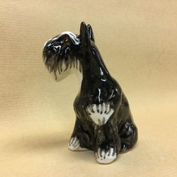 Porcelain figurine "Mittelschnauzer black and white"