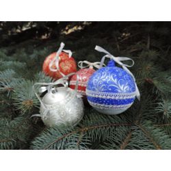 Снежинка / Snowflake / New Year's ball with lace and painting