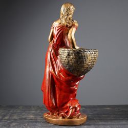 Хорошие сувениры / Figura con vasi "Ragazza con cesto"