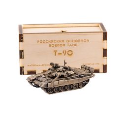 Золотая антилопа / The model of the tank "T-90" in 1:72