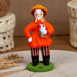 Дымковская глиняная игрушка / Figurine "Man with a gift"